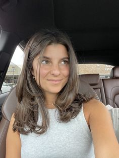 Armpit Length Hair, Best Hair Cuts, Below Shoulder Length Hair, Viviane Audi, Brown Hair Cuts, Medium Length Brown Hair, Summer Haircut, Brunette Hair Cuts, Haircuts For Medium Length Hair