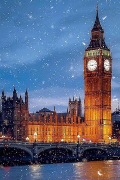 snowfall in London London Snow, Snow Season, London Wallpaper, London Clock, England Aesthetic, Christmas Destinations, Christmas In Europe