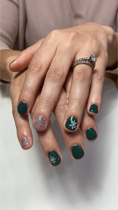 Christmas Nail Colors, Nail Art Noel, Christmas Gel Nails, Nails Green, Nails Christmas, Snow Flake, Xmas Nails, Color Street Nails