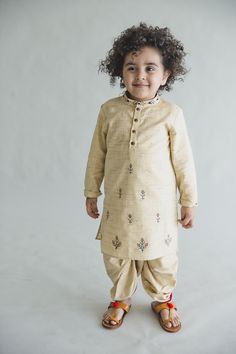 Stylish Boy Clothes, Kids Wedding Outfits, Photoshoot Boy, Outfits For Kids, Kid Dress, Kids Ethnic Wear, Boy Dress, Kids Streetwear, Kids Party Wear