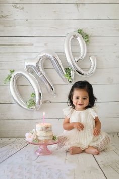 amzn First Birthday Photoshoot, Bday Pics, Baby Birthday Photoshoot, 1st Birthday Party For Girls, 1st Birthday Pictures, 1st Birthday Photoshoot, First Birthday Pictures, Girl Birthday Decorations