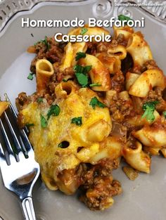 A scoop of Homemade Beefaroni Casserole with Cheese on a plate with a metal fork Beefaroni Casserole, Homemade Beefaroni, Fall Casserole Recipes, Casserole With Cheese, Fall Casseroles, Tomato Beef, Chef Boyardee, Beef Sauce