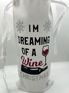 a wine bag with the words i'm dreaming of a wine christmas on it