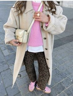 Printed Pants Outfits, Leopard Print Pants, Skandinavian Fashion, Populaire Outfits, Double Denim, Stil Inspiration, Looks Street Style