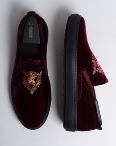 Zilli $1,250 Burgundy Red Velvet Crest Slip On Slipper Style Sneakers Shoes 9 Zilli $1,250 Burgundy Red Velvet Crest Slip On Slipper Style Sneakers Shoes 9 Click images to enlarge Description Zilli Fashion Slip On Sneakers New in Box with shoe trees, dust cloth, and dust bags Velvet/Rubber soles Handmade in Italy 100% Authentic MSRP: $1,250 Size is 8 UK or 9 US Measurements Outside length of sole: 11.75" Outside sole width at widest part near ball of foot:  4.2" Heel height:  1.4"     Payment We Luxury Slip-on Sneakers With Red Sole, Red Sneakers With Rubber Sole For Fall, Luxury Slip-on Sneakers, Luxury Slip-on Sneakers With Round Toe, Good Feeling, Shoe Tree, Style Sneakers, On Sneakers, Sneakers Shoes