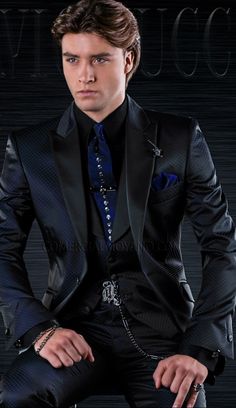 Groom Outfit Inspiration, Formal Casual Outfits, Dark Blue Suit, Middle Eastern Fashion, Men's Formal Style, Dress Suits For Men, Stylish Men Casual, Hotel Transylvania, Mens Casual Dress Outfits