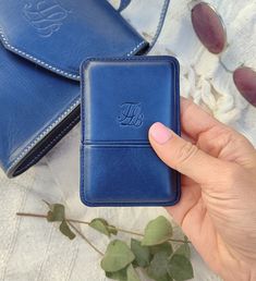 Size: Approx. 4 x 2 1/2 inches 10.5 x 6.5cm It's hard to resist picking a TLB card holder! Sized to carry your ID and credit cards (about 8), the TLB card holder can fit in your pocket or purse with ease - and makes a great gift for any-age. Our handmade small leather goods & accessories are handcrafted using the finest cowhides & durable hardware. Enjoy lasting leather designs like our wallets, card holders, keychains and more. Designed and hand made with love and care in Spain. Please note: it Credit Card Organizer, Leather Business Card, Leather Business Card Holder, Minimalist Card, Leather Designs, Minimalist Cards, Custom Strap, Sustainable Leather, Card Organizer