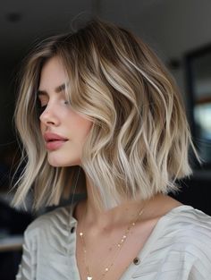 Bob Beach Waves, Root Smudge, Straight Bob Haircut, Rock Your Hair, Haircuts 2024, Long Bobs, Long Face Shapes, New Short Haircuts, Dimensional Blonde