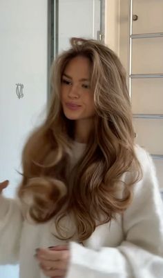 Layers For Long Hair Thick Hair, Broad Head Hairstyles, Long Healthy Shiny Hair, Curly Waves Hair, Face Framing Layers With Long Layers, Fluffy Layers Long Hair, Platinum Blonde Blowout, Cute Simple Curled Hairstyles