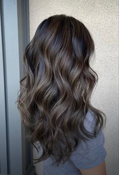 Fall Medium Brunette Hair Color, Fall Bayalage For Brunettes, Fall Burnett Hair Color 2023, Balayage On Ash Brown Hair, Hair Color Ideas For Dusky Indian Skin, Caramel Ash Balayage, 2023 Hair Trends For Women Brunette, Hair Color Fall 2022 Trends, Fall/winter Brunette Hair