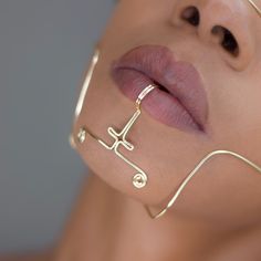 Wire Body Jewelry, Lip Jewelry Piercing, Wire Face Jewelry, Lip Cuff Jewelry, Face Chain Jewelry, Mouth Jewelry, Jóias Body Chains, Lip Cuffs, Fake Lip Ring