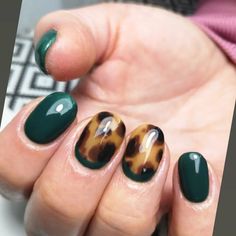 Dark Green And Tortoise Nails, Green And Tortoise Shell Nails, Green Tortoise Shell Nails, Green Short Nail Designs, Jungle Green Nails, Art Designs Ideas, Magic Nails