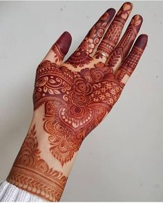 Small mehndi designs Mehndi Designs Simple, Front Mehndi Design, Tato Henna, Tattoo Henna, Rose Mehndi Designs, Latest Henna Designs, Engagement Mehndi Designs, Full Mehndi Designs, Mehndi Decor