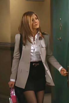 Rachel Green Wardrobe, Rachel Green Style Outfits, Rachel Green Office Outfits, 90 Style Outfits 90s Fashion, Friends Outfits 90s Rachel Green, Friends Winter Outfits, 90s Fashion Business, 90s Work Outfit, Rachel Green Work Outfits