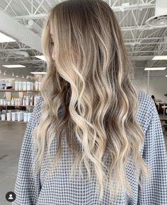 Blond Hair With Dimension, Blond With Dimension, Blinde Hair, Balyage Long Hair, Light Brunette Hair, Baylage Hair, Bridemaids Hairstyles, Which Hair Colour, Curly Hair Trends