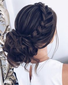 79 Wunderschöne Braut Updos Hochzeitsfrisuren für eine romantische Brautwedding hairstyles weddinghairstyles Messy Hair Updo, Bride Updo, Bridal Styles, Updo Styles, Quince Hairstyles, Hairstyle Look