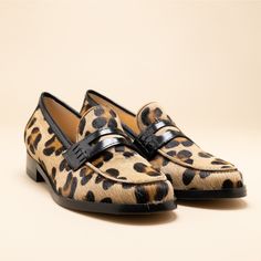 Our new addition for the mid season the Massimo loafer in leopard printed leather Inspired by the Parisian elegance and designed in Paris,  the Mon Soulier collection is a declination of classics with a twist available in many combination every season, all the shoes are made in Italy in our little factory near Milan to combine the best of the 2 worlds To view all our pumps :  https://www.etsy.com/shop/MonSoulier?section_id=18031660&ref=shopsection_leftnav_3 . Leopard woman loafer  . Perfect with jeans  . Handmade in Italy  . Only with the best italian leathers . 1 cm heel  . Leather sole Sizing :  Our sizing is italian and is consistent with all european designer and luxury brands  US 5= 35 EUR  US 6 =36 EUR US 7 =37 EUR US 8 =38 EUR US 9 =39 EUR US 10 =40 EUR US 11 = 41 EUR we do half mea Leopard Print Leather Loafers For Work, Fall Leopard Print Leather Loafers, Leopard Print Leather Loafers For Fall, Leopard Print Slip-on Loafers For Work, Leopard Print Leather Loafers With Flat Heel, Leather Leopard Print Loafers With Flat Heel, Fall Leopard Print Round Toe Loafers, Fall Leopard Print Loafers With Round Toe, Fall Leopard Print Slip-on Loafers