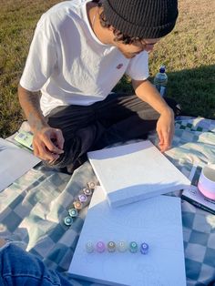 Date Activities Aesthetic, Couple Paint Date Ideas, Dating Vibes Aesthetic, Paint Dates Couple, Paint Together Couple, Vision Board Date Ideas, Cute Outside Date Ideas, Painting Together Couple Date, Creative Date Ideas Aesthetic