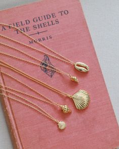 This beautiful Gold Sanibel Necklace is crafted from 14k gold vermeil and shaped like a flat scallop shell. A timeless piece and a reminder of the graceful beauty of the ocean. Sea Shell Necklace, Modern Gold Jewelry, Mermaid Aesthetic, Gold Necklace Simple, Scallop Shell, Seashell Necklace, Dainty Gold Necklace