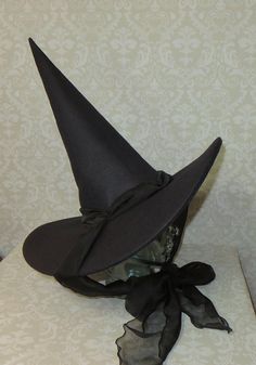 Goth Witch Hat, Brown Witch Hat, Giant Witch Hat, 1940s Witch, Witch Hat Aesthetic, Victorian Witch Aesthetic, Modern Witch Hat