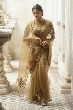 Buy Grey Saree Silk Chiffon Embroidered Lace Scoop Neck With Work Blouse For Women by Tarun Tahiliani Online at Aza Fashions. Gold Organza Saree, Gold Organza, Wear Red Lipstick, Saree For Women, Gold Silk, Organza Saree, Saree Look, Silk Organza