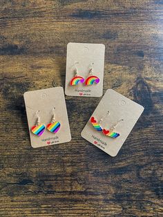 Great pair of rainbow style pair of  Metal earrings 3 lots to choose from and comes on  a gift card and shimmer bag to finish off Great to celebrate gay pride etc Unisex gift set Style Arc, Rainbow Style, Rainbow Card, Rainbow Fashion, Unisex Gift, Unisex Gifts, Pride Month, Rainbow Pride, Metal Earrings