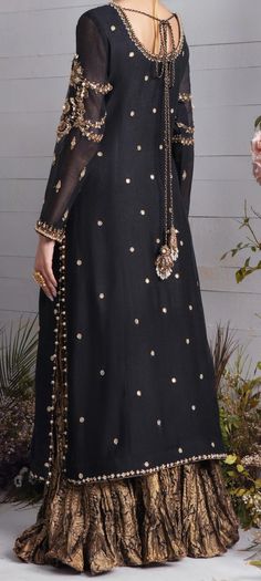 Pink Tulip Pakistani Indian Designer Wear Black Lehenga PR - Etsy Lehenga Kurta Designs, Black Pakistani Dress Party Wear Fashion Styles, Dress For Barat Function, Black Dress Pakistani, Formal Pakistani Dresses, Bangladesh Outfit, Black Embroidery Dress, Gold Dupatta