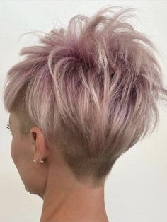 Hairstyle With Short Hair, Short Haircut 2022, Shortish Haircuts, Haircuts 2022, Haircut 2022, Women Haircuts, Short Sassy Haircuts