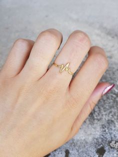 Heartbeat Ring, Simple Ring Design, Doctor Jewelry, Heart Beat Ring, خواتم خطوبة, Hand Jewelry Rings, Gold Finger Rings, Yennefer Of Vengerberg, Science Jewelry