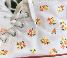 Embroidery On Shoes, Embroidery Shoes Diy, Embroidered Shoes Converse, Embroidery Sneakers, Flower Fabric Pattern, Low Cut Shoes, Cute Converse, Crewel Embroidery Patterns