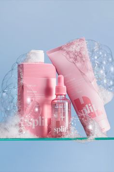 Split Ends? 8 Tips to Prevent & Treat Split Ends Without Cutting Them Products Photography Ideas, High End Skincare, Hair Packaging, Creative Photography Projects, Creative Advertising Photography, Cosmetic Creative, Skincare Products Photography, Background Style, Hair Issues