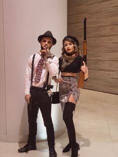 Cool Couple Halloween Costumes, Creative Halloween Costume Ideas, Original Halloween Costumes, Diy Group Halloween Costumes, Easy Couple Halloween Costumes, Meme Costume