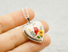 Appreciated by those looking for a meaningful gift, this locket necklace with the bright red cardinal bird, delicate and small in size, lightweight, easy to wear daily, heart-shaped can be personalised. The gift reminds of a loved one who cannot be present today. The cardinal bird is the symbol of the soul that visits its loved ones. Whether it is a gift for yourself to hold close to your heart the photo of your loved one, or whether it is a gift to your mother, sister, aunt or a dear friend is Mother's Day Flower Pendant Locket Necklace Gift, Birth Flower Locket Necklace Gift, Personalized Red Keepsake Jewelry, Personalized Red Jewelry For Keepsake, Mother's Day Flower Charm Locket Necklace Gift, White Locket Necklace For Mother's Day, Flower Shaped Locket For Gift, Flower Shaped Locket Jewelry For Gifts, Flower Shaped Locket Jewelry Gift