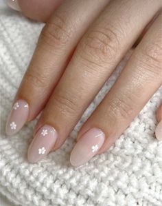 Spring Nails On Natural Nails, Oval Nail Inspo Summer, Soft Light Pink Nails, Oval Nails Designs Spring, Minimalist Nails Natural, Easy At Home Nails, Europe Summer Nails, Proposal Nails, Birthday Nail