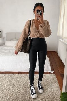 Knit Cardigan Outfit, Brunch Outfit Winter, Beige Outfit, Outfits Petite, Causal Outfits, Neue Outfits, Looks Street Style, Causual Outfits, Mode Inspo