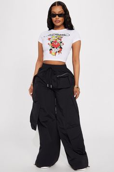 "9 Women's Cargo Pants with a Modern Cut for a Sleek Look" African Fashion Modern, Streetwear Tops, White Crew Neck, Clothing Retail, Fitted Tee, Streetwear Fashion Women, Cargo Pants Women, Ed Hardy