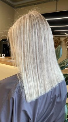 Platinum Ash Blonde, Hair Lightening, Summer Blonde Hair, Ombre Hair Blonde, Dyed Blonde Hair, Dark Roots Blonde Hair, Light Blonde Hair, How To Lighten Hair