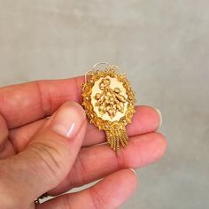 Wedding Yellow Gold Filigree Brooches, Yellow Gold Filigree Brooches For Wedding, Ornate Yellow Gold Wedding Brooch, Antique Baroque Brooches For Wedding, Victorian Ceremonial Brooch, Gold Wedding Brooch Jewelry, Gold Brooches With Intricate Design For Wedding, Ornate Gold Locket Brooches, Gold Wedding Jewelry With Brooch