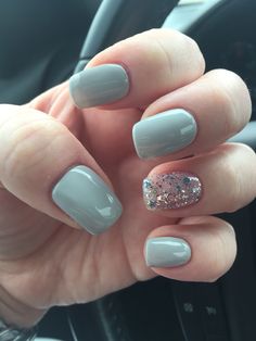 Cute Nexgen Nails, Nails With Accent Nail Glitter, Nail Art Accent Nail, Gel Nails With Glitter Accent, Simple Nails With Accent Nail, Gel Nails With Accent Nail, Acrylic Nails With Glitter Accent, Blue Purple Nails Ideas, Blue Nails With Glitter Accent