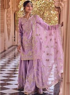 Organza Dupatta Embroidery, Dupatta Embroidery, Embroidered Sharara, Embroidery Fashion Detail, Punjabi Outfits, Indian Bridal Lehenga