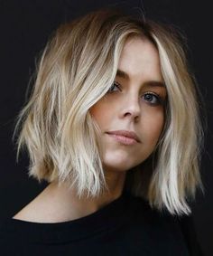 French Haircut, Kort Bob, Medium Bob Haircut, Medium Bob, Short Hair Trends, Round Face Haircuts, Short Hair Styles For Round Faces, Short Hair Styles Easy, Medium Hair Cuts