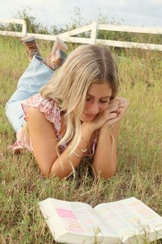 #seniorpictures #biblestudy #fieldphotos #bible Instagram Picture Ideas Country, Senior Pictures With Pointe Shoes, Photoshoot With Bible, Senior Pics With Bible, Senior Picture Ideas With Bible, Senior Photos With Bible, Senior Pictures With Bible, Bible Senior Pictures, Senior School Pictures