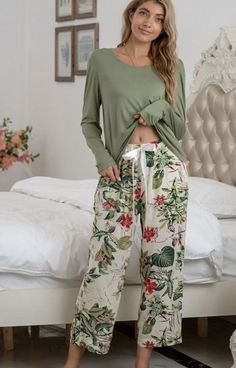 Long sleeve loungewear two pieces set. Soft knitted fabric shapes these two pieces set with a round neckline long sleeve top and a floral printing drawstring waist pant Fun Pajamas Women, Lounge Pants Outfit, Fun Pajamas, Drawstring Waist Pants, Cozy Pajamas, Round Neck Top, Matcha Green, Loose Pants, Loungewear Set