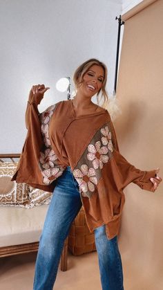 Embrace your fun and flirty side in the Bloom Into You Floral Boho Top! This oversized top features a playful daisy patch on the front and back, adding a pop of color to your fall look. The oversized fit adds a comfortable and carefree vibe to your style. Oversized Top Mineral Washed Daisy Patches Fully Embroidered Pockets 😍 V Neckline Dropped Shoulders Side Slits Asymmetrical Hemline Exposed Seams Frayed Details Measurements/Sizing: (Approximate. Measured lying flat.) ***Oversized fit. Back gr Daisy Patches, Exposed Seams, Boho Top, Oversized Top, Fall Looks, Boho Tops, Camel, Color Pop, Daisy