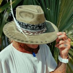 Each design is handcrafted with love in Mexico. Due to the nature of handmade items, no two pieces will be exactly the same. Sizes: M: Circumference is 58cm and fits most head sizes. L: Circumference is 62cm. Both sizes include an adjustable string inside for a secure fit. Tulum Style, Bohemian Hats, Custom Cowboy Hats, Hispanic Men, Modern Mens Fashion, Burning Man Fashion, Mens Hats Fashion, Festival Hat, Man Hat