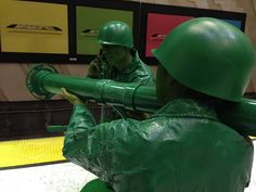 Halloween Couple in Homemade Green Army Men Costumes - My Modern Metropolis Best Costume Ever, Men Costumes, Halloween Pics, Halloween Couple, Couple Costumes, Modern Metropolis