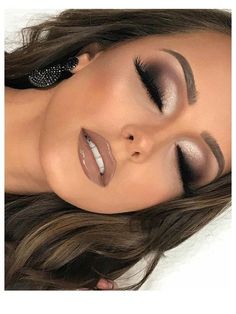 High Glam Wedding Makeup, Natural Smokey Eye Makeup Wedding, Smokey Eye Glam Makeup, Elegant Makeup Ideas, Champagne Makeup Look, Machiaj Smokey Eyes, Burgundy Eye Makeup, Skincare Favorites