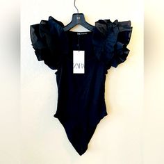 Nwt Zara Bodysuit With Beautiful Details In Sleeves. Size: S/M Zara Black Ruffled Rib Bodysuit Square Neck Bodysuit. Botton Snap Button Stretchy Rib Body. 95% Cotton 5% Elastane Pink Lace Bodysuit, Brown Bodysuit, Yellow Bodysuit, Hot Clothes, Zara Bodysuit, High Neck Bodysuit, Square Neck Bodysuit, Ruffle Bodysuit, Zach Bryan