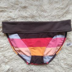 Retro Bikini Bottoms By Gap For Their Body Line. New With Tags, Size Xs. I Have A Brown Halter Top In My Online Closet By Gap In Size Small That Matches These Bottoms, Check Out The Rest Of My Closet And Save On Shipping When You Combine Items In My Closet. Floral Swimsuit Bikinis, Brown Halter Top, Swimming Bathing Suits, Online Closet, Two Piece Swimwear, Swim Tankini, Tankini Swim Tops, Black Swimwear, Swim Suit Bottoms