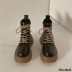 Olivia Mark - Short Martin Boots with Thick Soles for Casual Wear Martin Short, Short And Thick, Martin Boots, Designer Boots, Platform Sneakers, Short Boots, Casual Boots, Platform Shoes, Leisure Wear